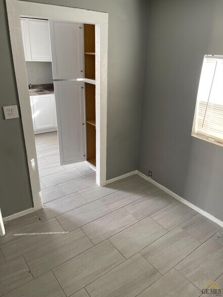 More Photos Of 401 E California Ave, Bakersfield Storefront Retail Residential For Sale