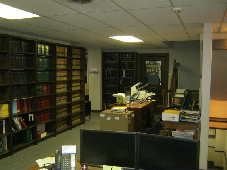 More Photos Of 922 Oak St, Kansas City Office For Sale