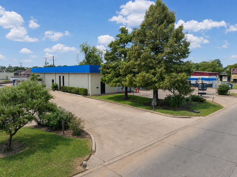 More Photos Of 1308 Windsor Pl, Alexandria Carwash For Sale