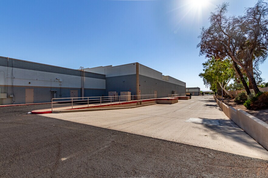 More Photos Of 6660 W Cactus Rd, Glendale Unknown For Lease