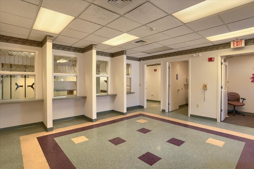More Photos Of 1784 4th Ave, York Office For Sale