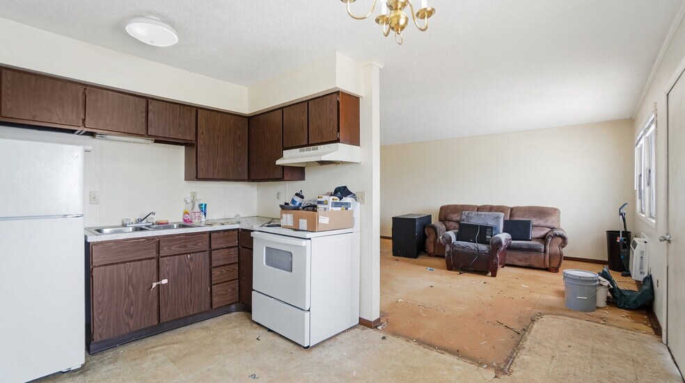 More Photos Of 700 W Wayne St, Paulding Apartments For Sale