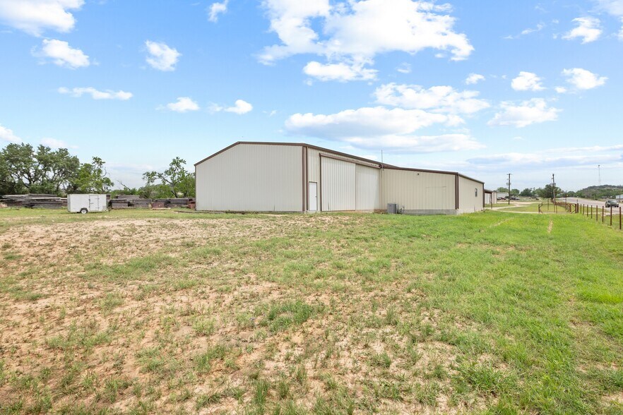 More Photos Of 2684 W US Highway 290, Fredericksburg Warehouse For Sale