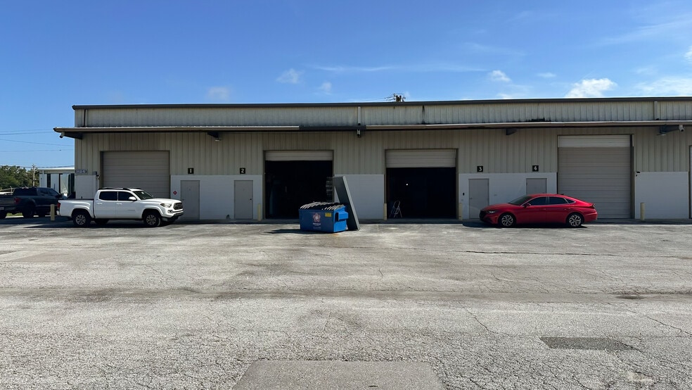 More Photos Of 3120-3126 Reynolds Rd, Lakeland Warehouse For Lease