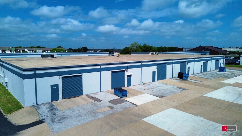 More Photos Of 2601-2621 Aero Dr, Grand Prairie Unknown For Lease