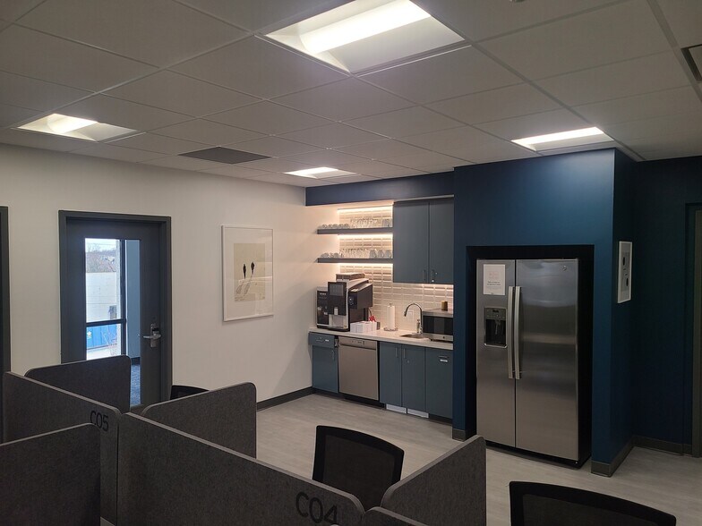 More Photos Of 3901 W 86th St, Indianapolis Office For Lease