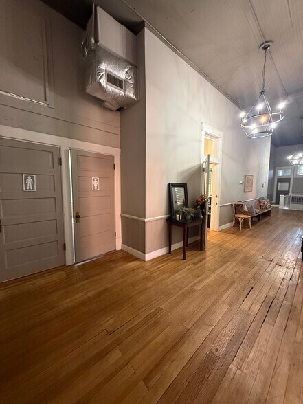 More Photos Of 200 W Main St, Ardmore Storefront Retail Office For Lease