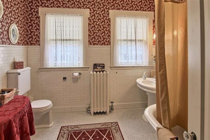 More Photos Of 230 Wellington St, Traverse City Hospitality For Sale