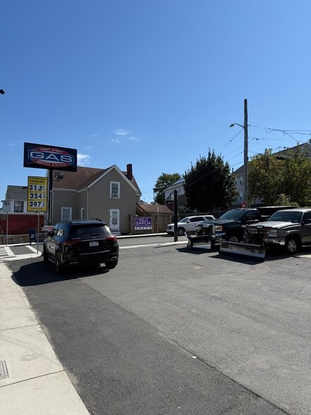 More Photos Of 474 Ferry St, Everett Service Station For Sale