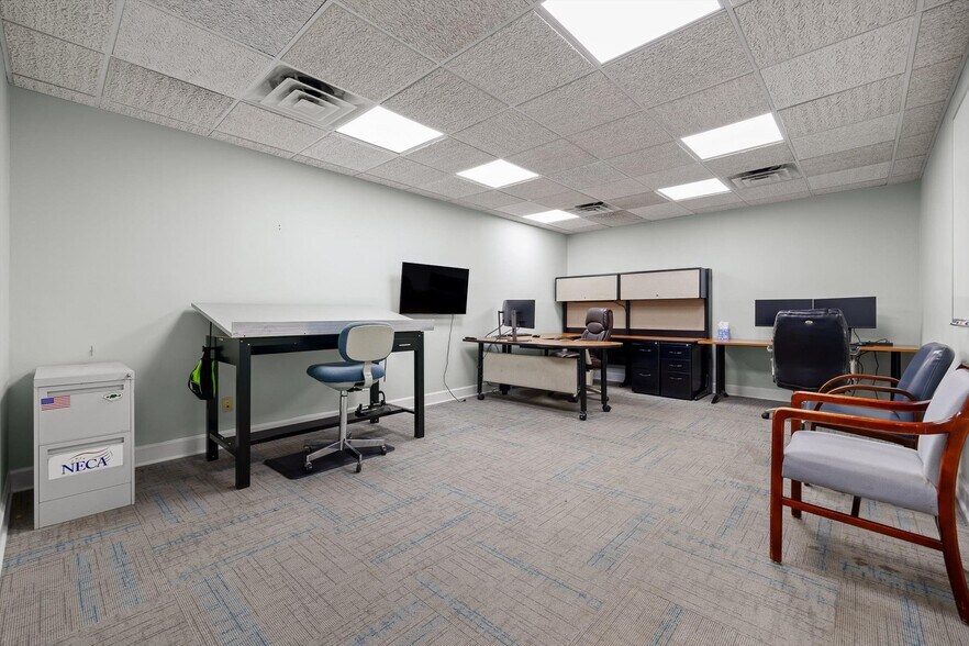 More Photos Of 1801 E 23rd St, Chattanooga Light Distribution For Lease