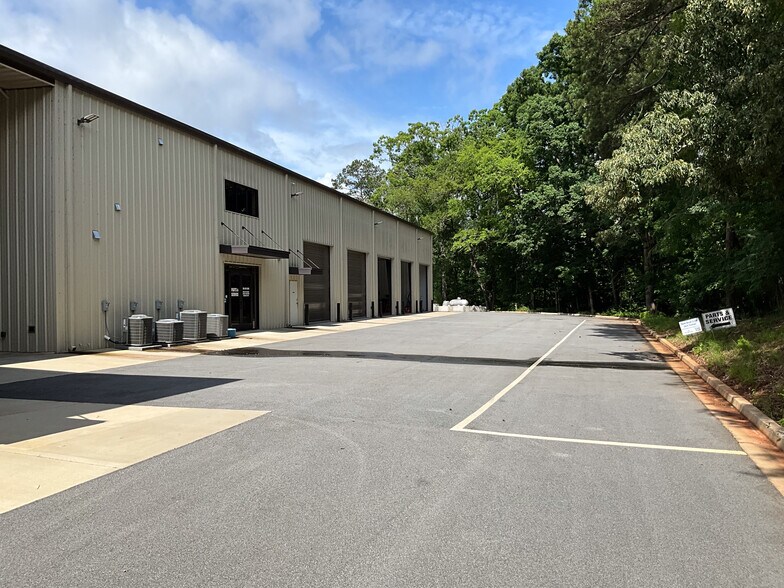 More Photos Of 804 Harmony Rd, Eatonton Showroom For Sale