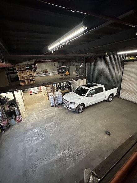 More Photos Of 656 Montauk Ave, Brooklyn Warehouse For Lease