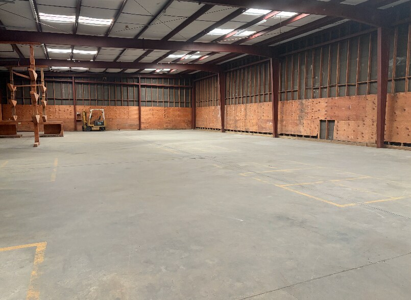 More Photos Of 4104 Holland Blvd, Chesapeake Light Distribution For Sale