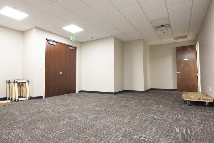 More Photos Of 741 W Lanier Ave, Fayetteville Office For Lease