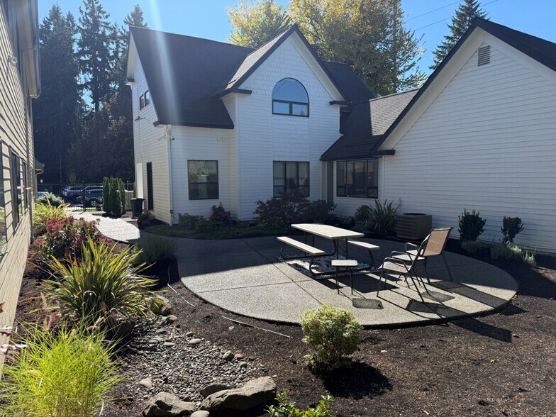 More Photos Of 8515 NE Hazel Dell Ave, Vancouver Office For Sale