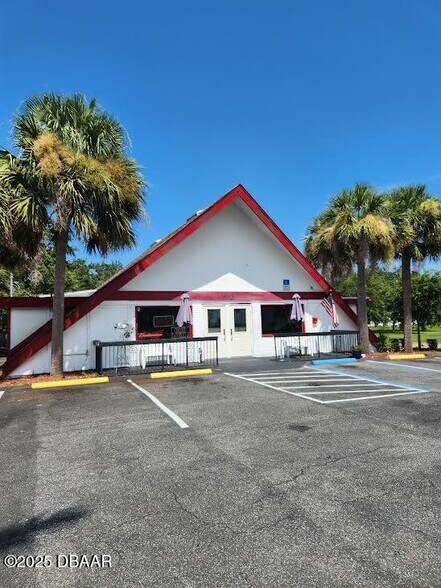 More Photos Of 1903 S Ridgewood Ave, Daytona Beach Bar For Sale
