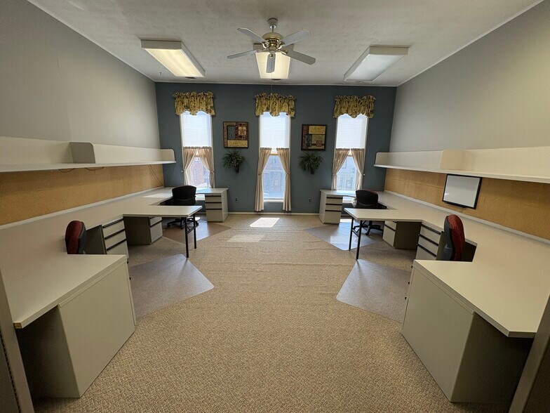 More Photos Of 109 Main st, Delphi Office For Lease