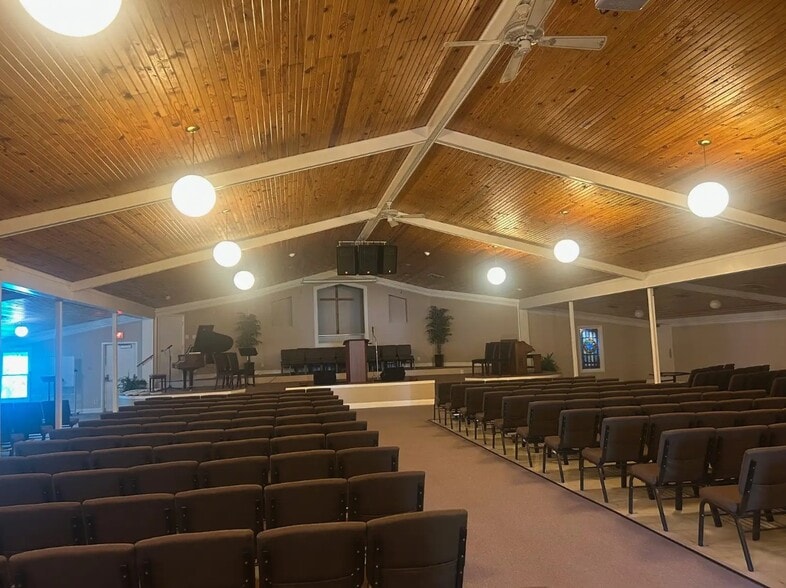 More Photos Of 125 E Montgomery Ave, Clarksville Religious Facility For Sale