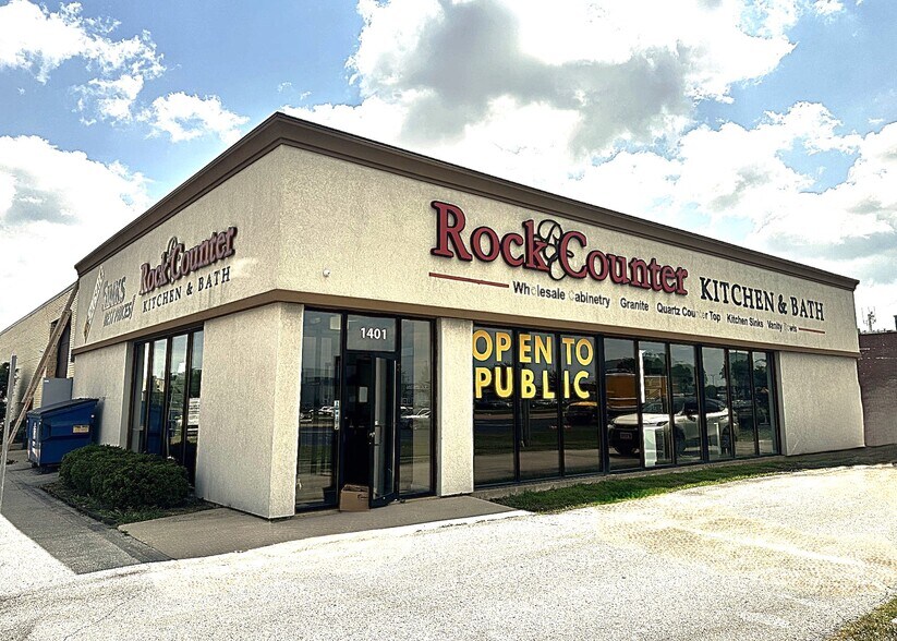 Primary Photo Of 1401 Busse Rd, Elk Grove Village Showroom For Lease