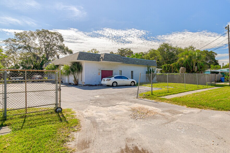 More Photos Of 689 4th St NW, Largo Manufacturing For Sale