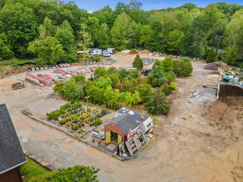 More Photos Of 11501 Popes Head Rd, Fairfax Garden Center For Sale