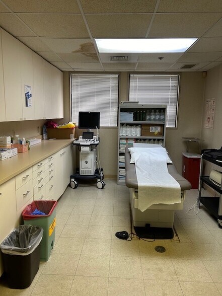 More Photos Of 140 Strollings Ave, Logan Office For Sale