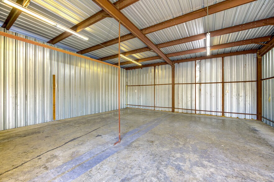 More Photos Of 75 Centrex Dr, Vicksburg Industrial For Lease