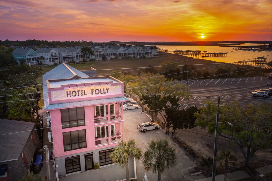 More Photos Of 87 Center St, Folly Beach Restaurant For Lease