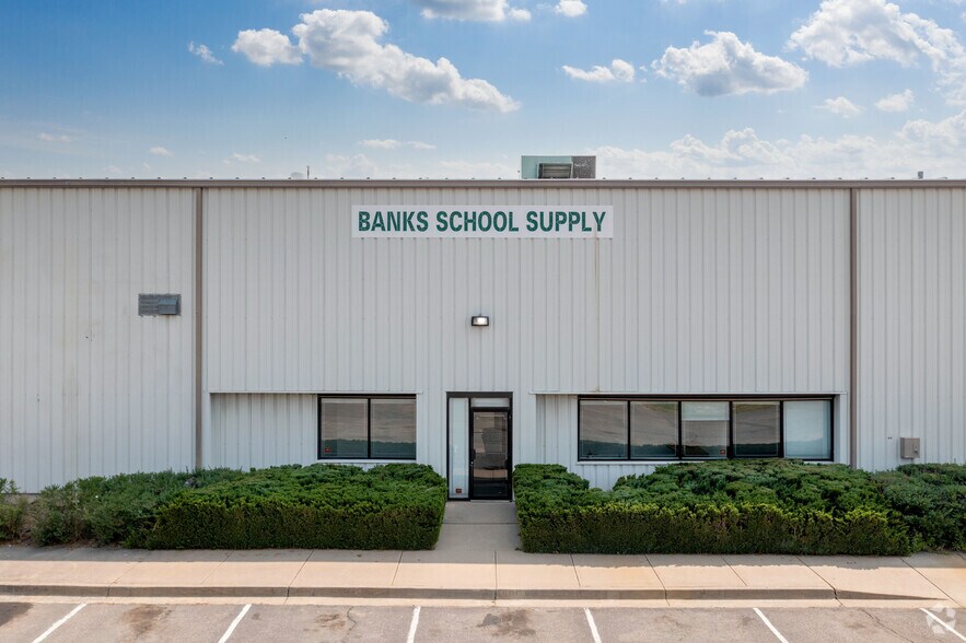 More Photos Of 11080 Irma Dr, Northglenn Manufacturing For Lease