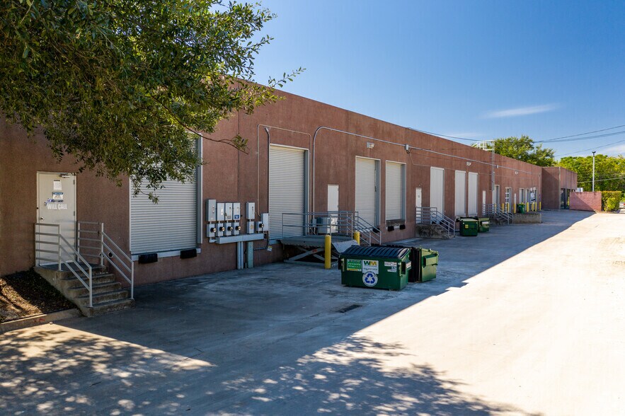 More Photos Of 8107 Springdale Rd, Austin Showroom For Lease