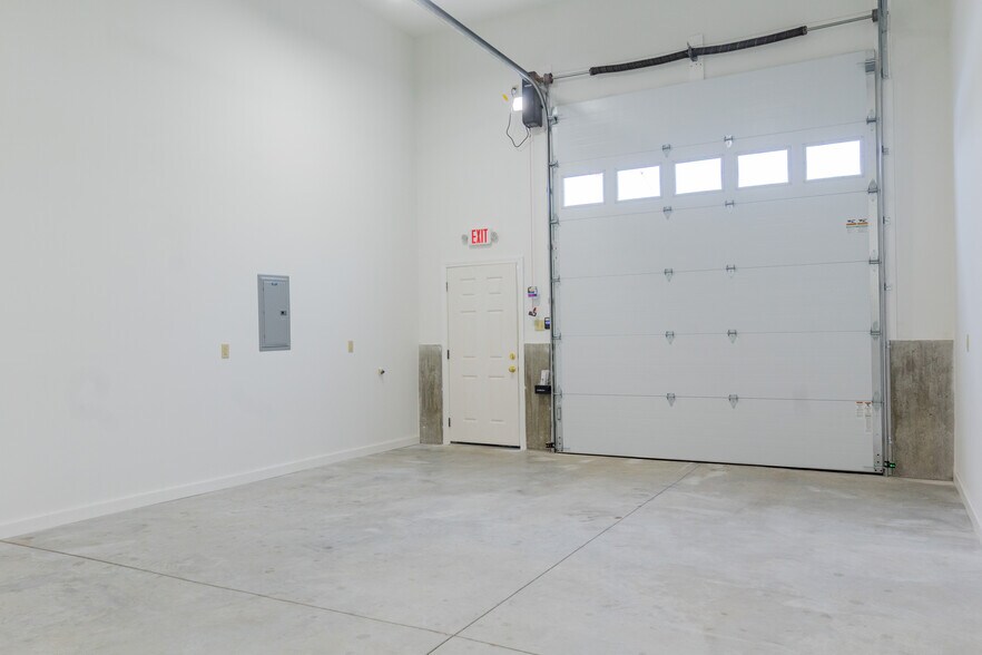 More Photos Of 992 Portland Rd, Saco Flex For Lease