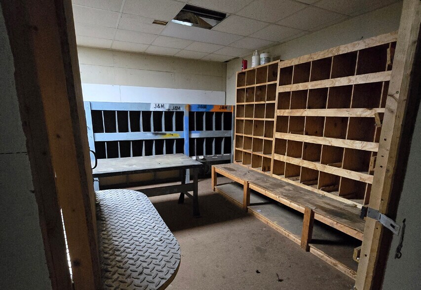 More Photos Of 2185 Storage Rd, Sumter Light Manufacturing For Sale