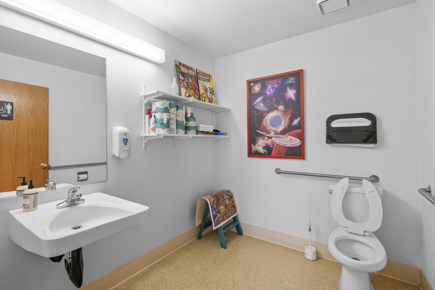 More Photos Of 385-389 Williamson Way, Ashland Flex For Sale