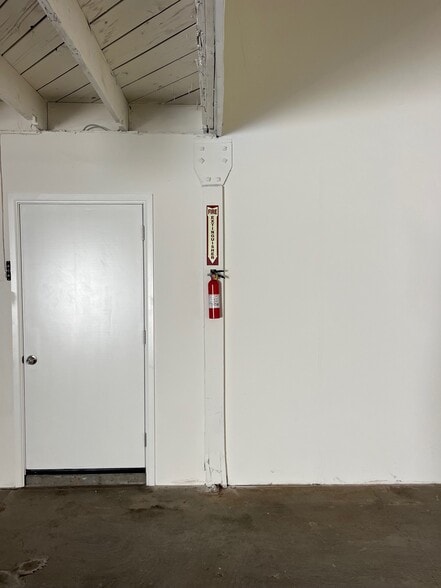 More Photos Of 1922 W Rosecrans Ave, Gardena Manufacturing For Lease