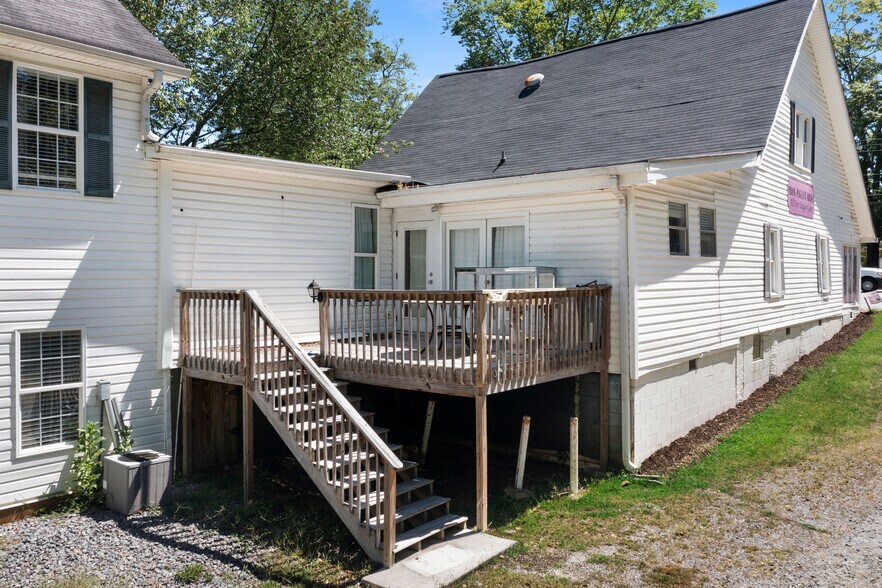 More Photos Of 9010 Main St, Woodstock Freestanding For Sale