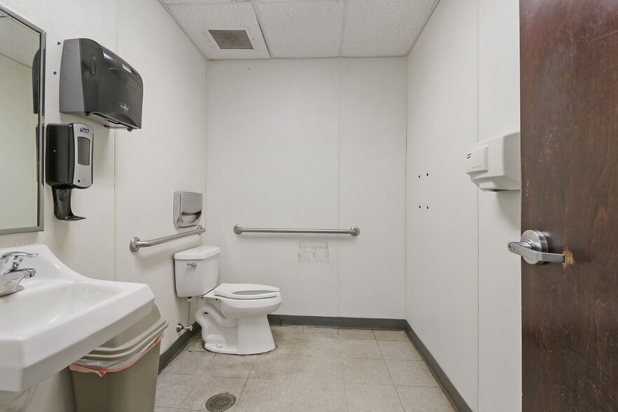More Photos Of 2027-2055 22nd Ave, Kenosha Unknown For Lease