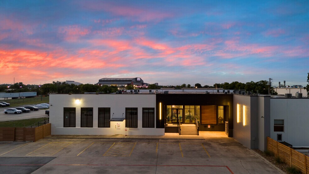 More Photos Of 3363 E Commerce St, San Antonio Unknown For Lease