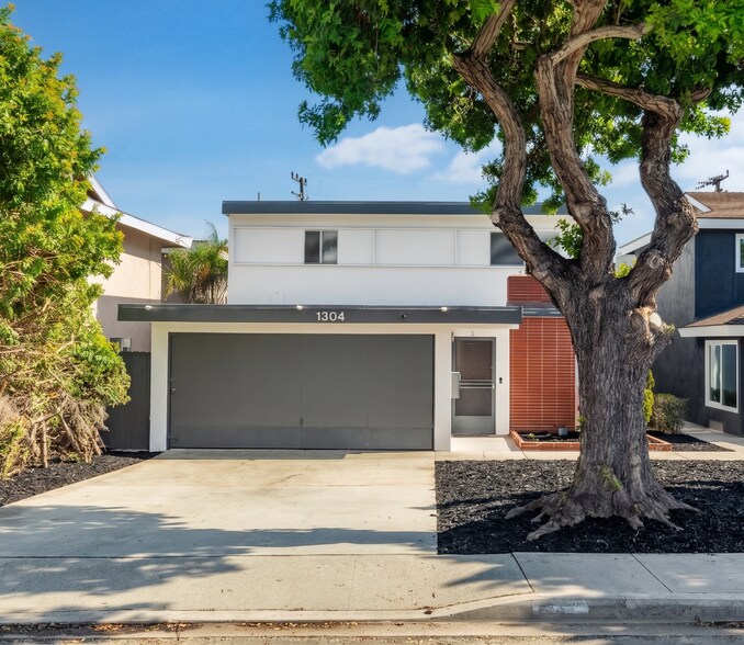 More Photos Of 1304 Amethyst St, Redondo Beach Multifamily For Sale