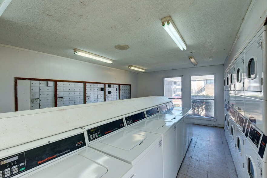 More Photos Of 1010 Magnolia Dr, Freeport Apartments For Sale