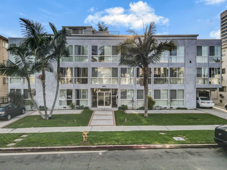 Primary Photo Of 1811 S Bentley Ave, Los Angeles Apartments For Sale