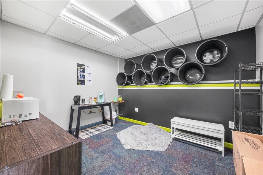 More Photos Of 620 Norwich New London Tpke, Uncasville Office For Lease