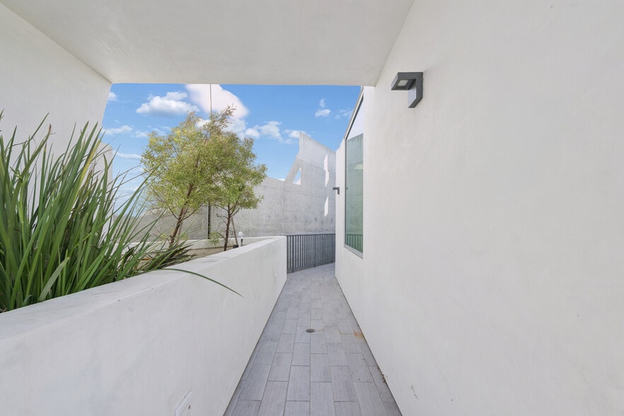 More Photos Of 11259 Washington Blvd, Culver City Medical For Sale