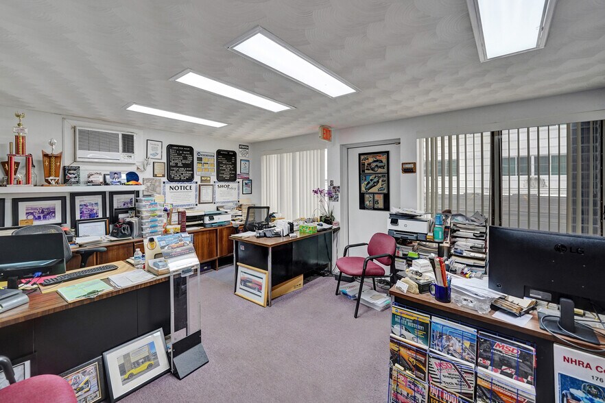 More Photos Of 121 SE 1st Ave, Dania Beach Auto Repair For Sale