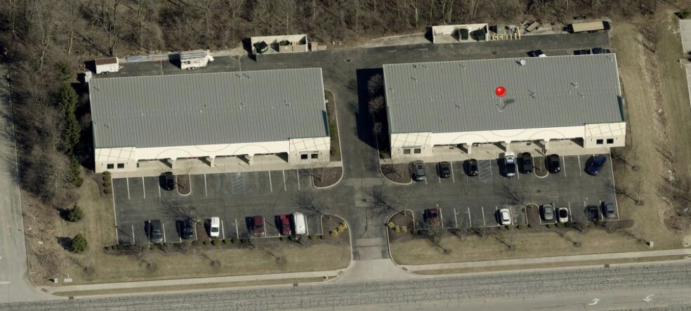 More Photos Of 10330-10340 Pleasant St, Noblesville Showroom For Lease