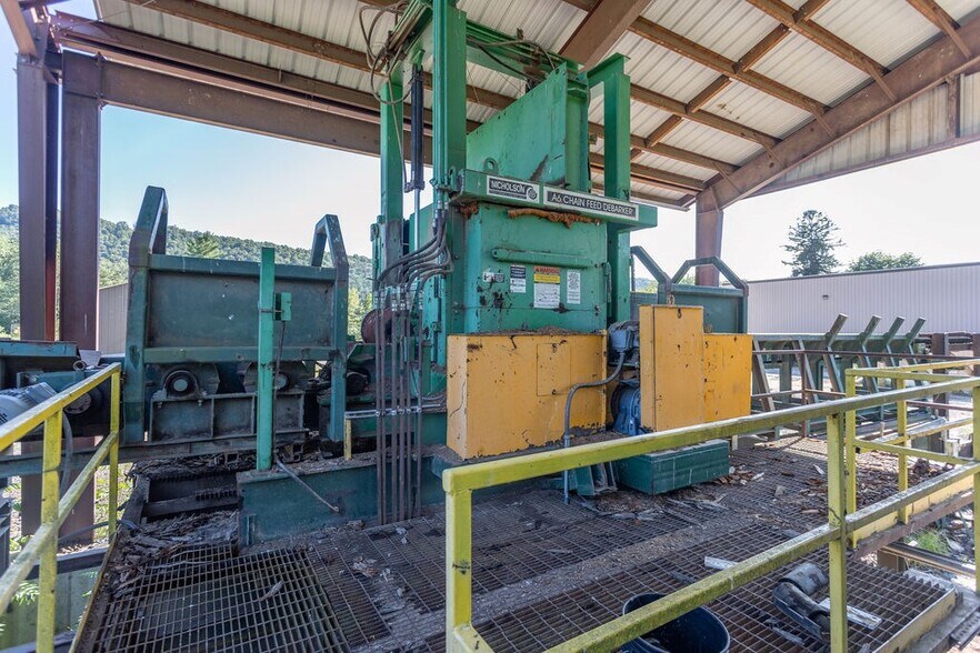 More Photos Of 398 Main St, Roulette Warehouse For Sale