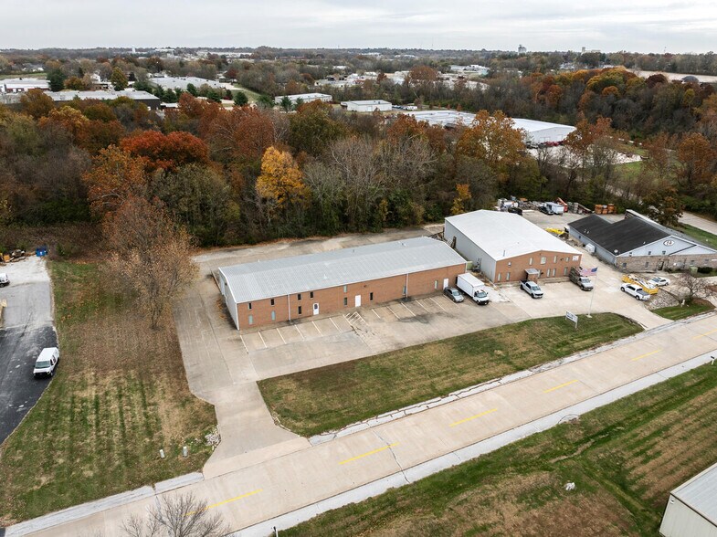 More Photos Of 2414 W Schneidman Dr, Quincy Industrial For Lease
