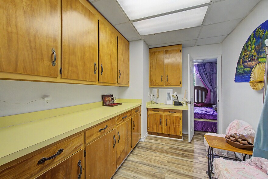 More Photos Of 71 Midtown Park W, Mobile Medical For Sale