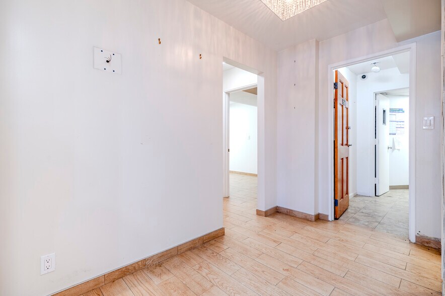 More Photos Of 3232 Francis Lewis Blvd, Flushing General Retail For Lease