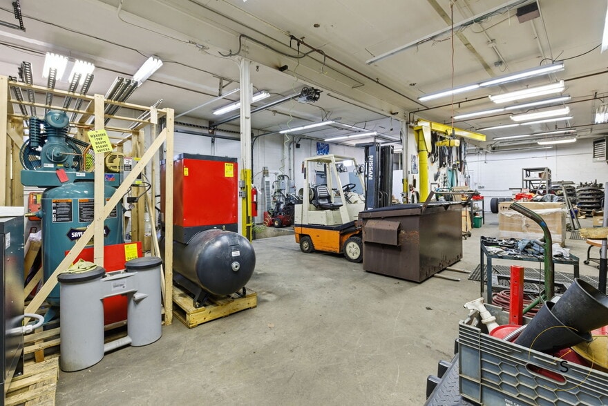 More Photos Of 64 Cody St, West Hartford Warehouse For Sale