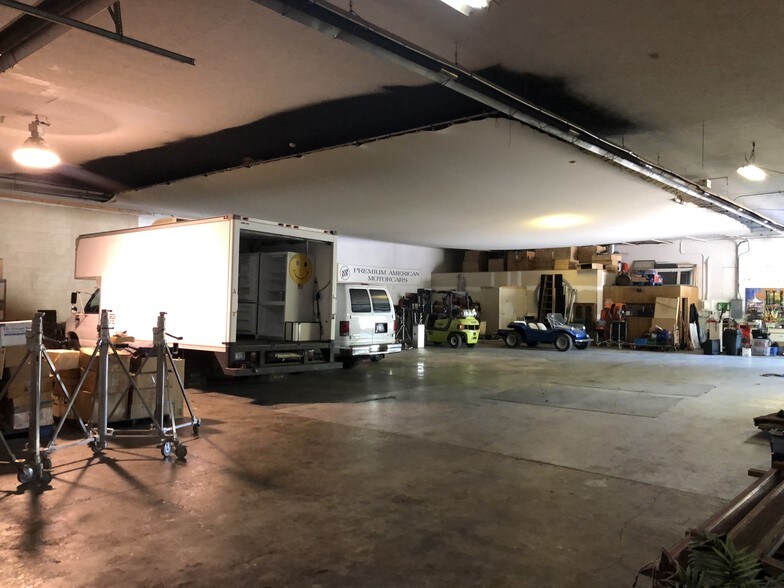 More Photos Of 56495 Grand River Ave, New Hudson Warehouse For Lease